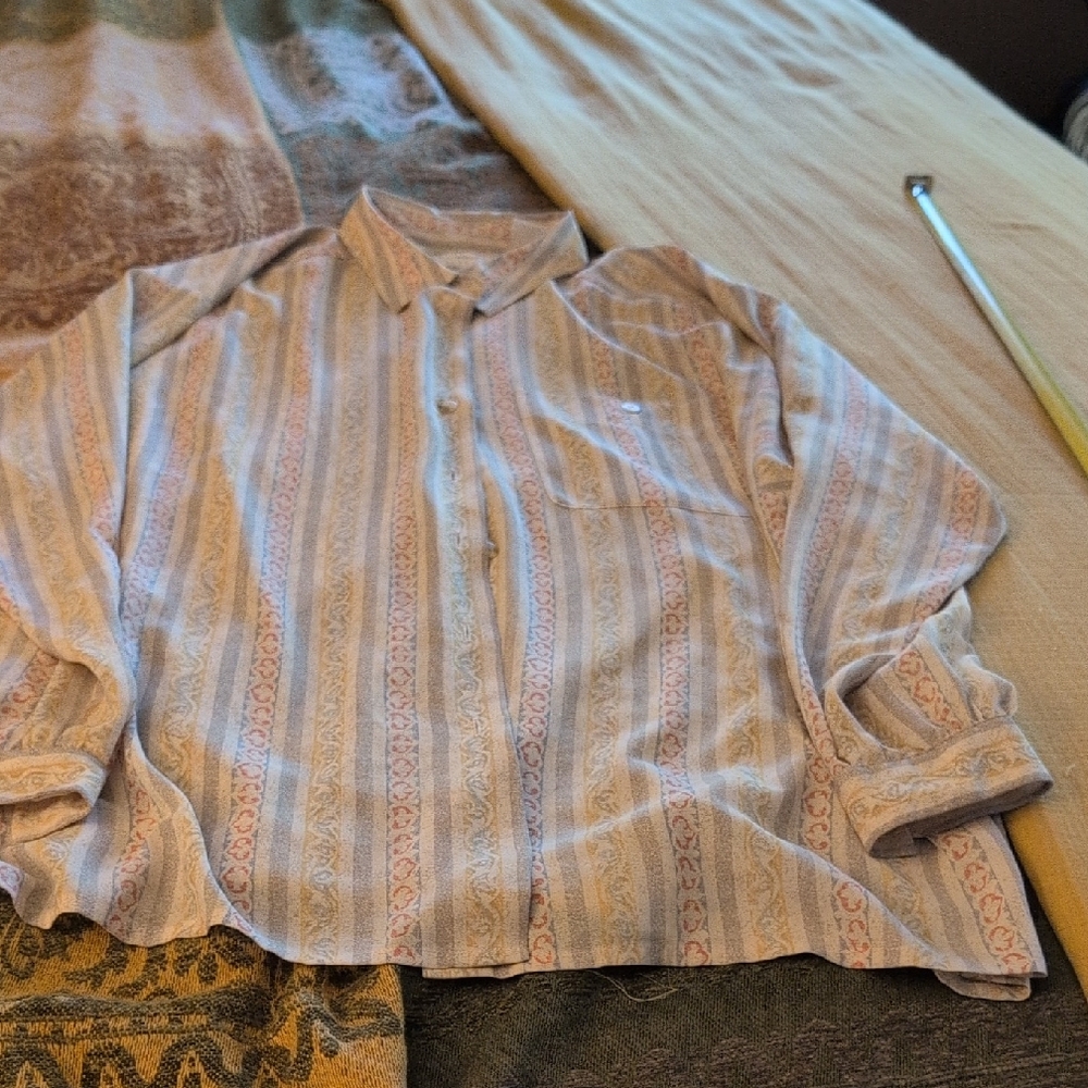Liz Claiborne Multicolor Patterned Shirt.